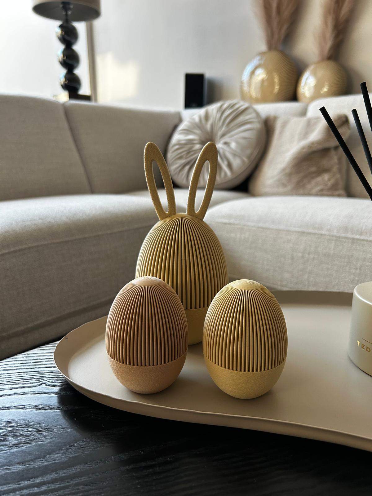 Stripped egg container